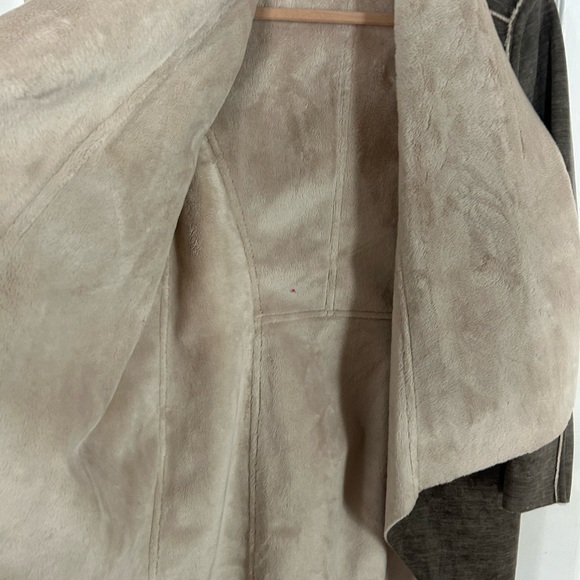 Anthropologie AMADI
Camilla Faux Sueded
Sherpa Wrap Open Long Jacket Medium - Picture 6 of 7